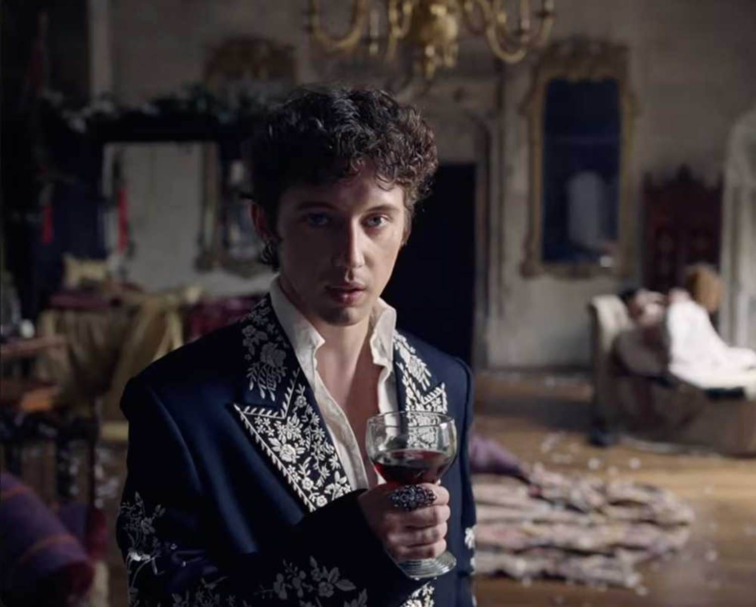 Troye Sivan – “Party”